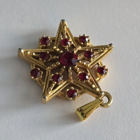 Vintage star pendant charm red rhinestones gold tone celestial - Picture 9 of 12